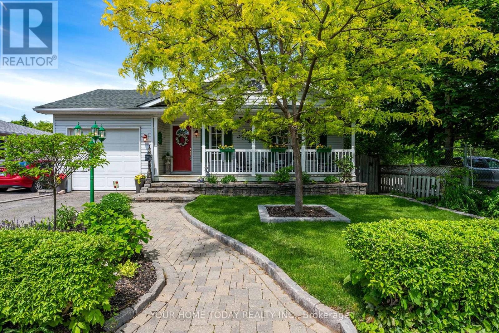 16 Normandy Boulevard, Halton Hills (Georgetown), Ontario  L7G 1W1 - Photo 2 - W13626256