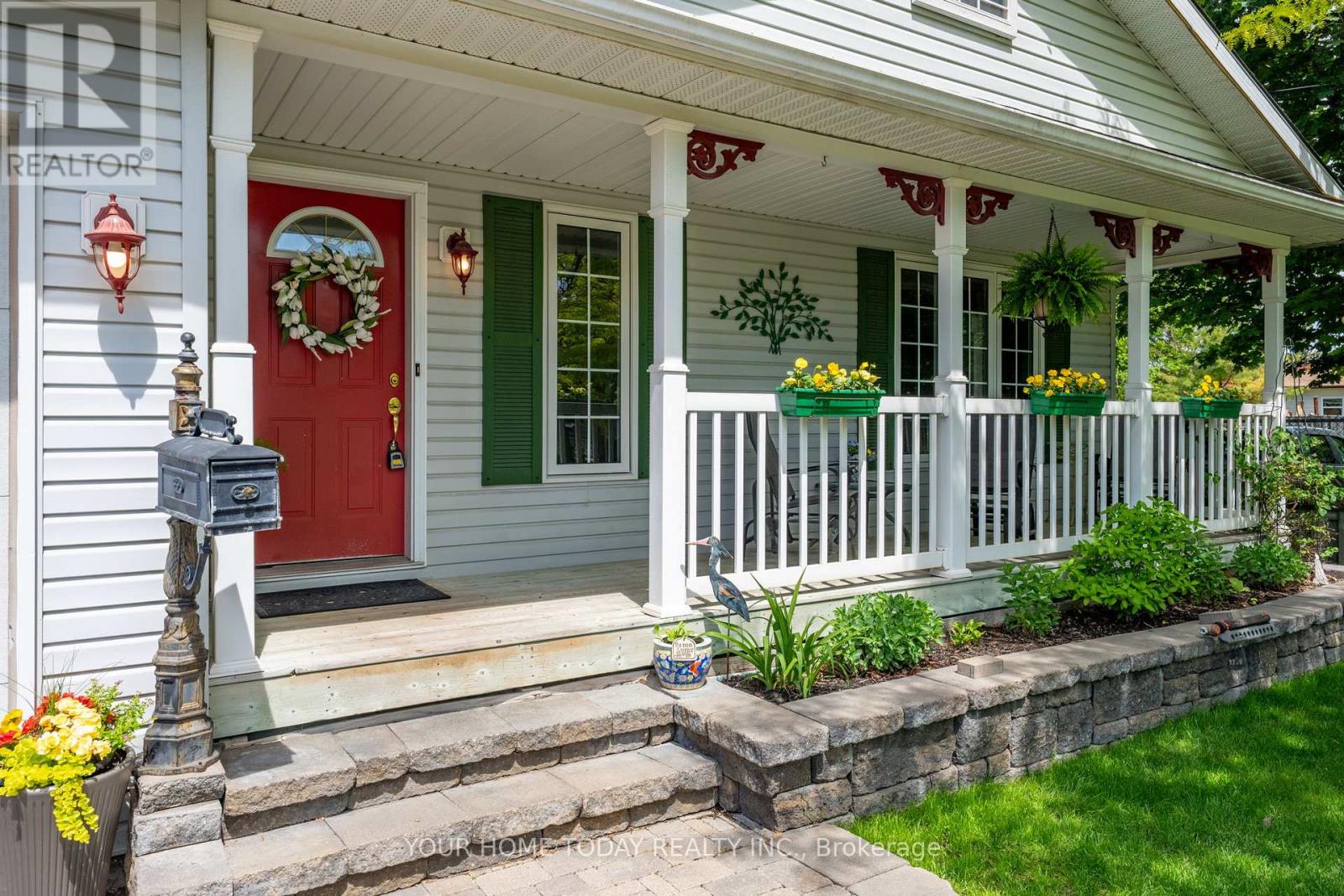 16 Normandy Boulevard, Halton Hills (Georgetown), Ontario  L7G 1W1 - Photo 3 - W13626256