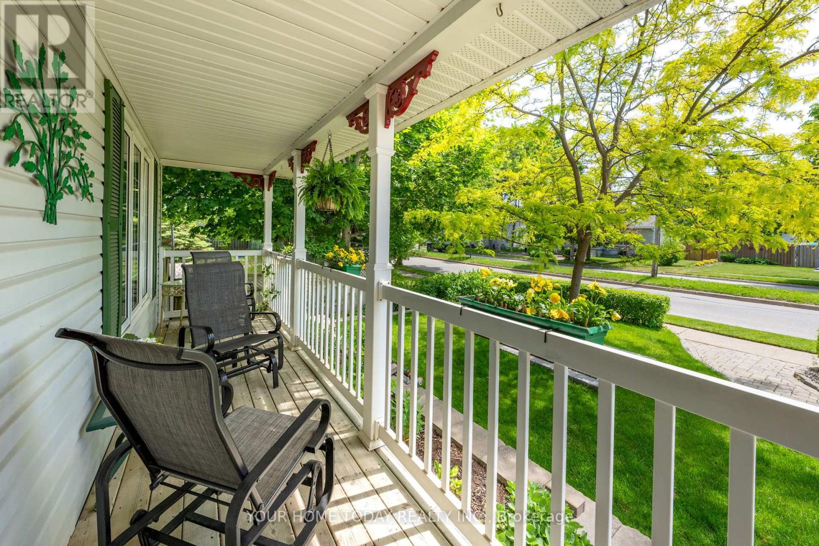 16 Normandy Boulevard, Halton Hills (Georgetown), Ontario  L7G 1W1 - Photo 4 - W13626256