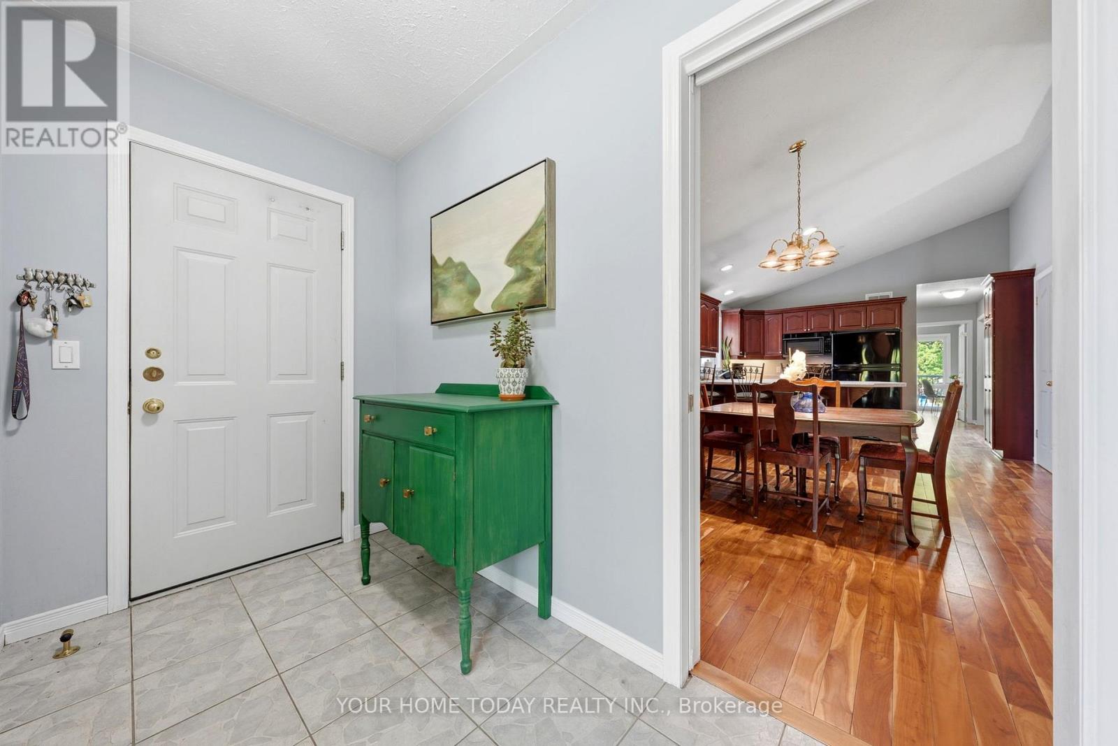 16 Normandy Boulevard, Halton Hills (Georgetown), Ontario  L7G 1W1 - Photo 5 - W13626256