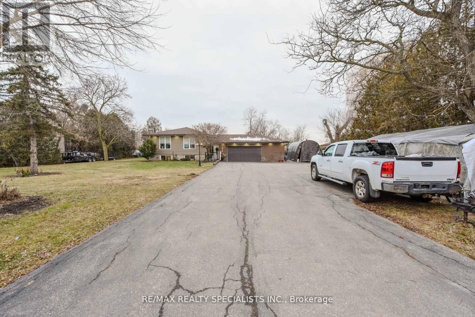 8136 Hornby Road, Halton Hills (Rural Halton Hills), Ontario  L0P 1E0 - Photo 2 - W13626834