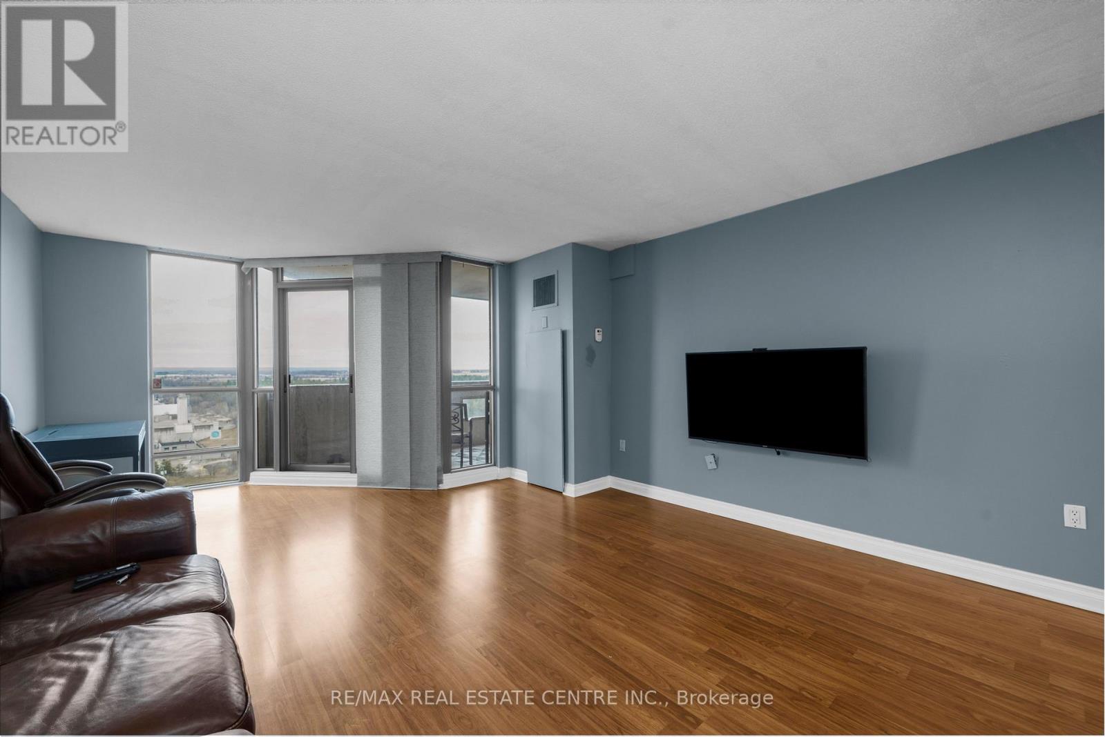 1504 - 20 Mcfarlane Drive, Halton Hills (Georgetown), Ontario  L7G 5J8 - Photo 1 - W13632846
