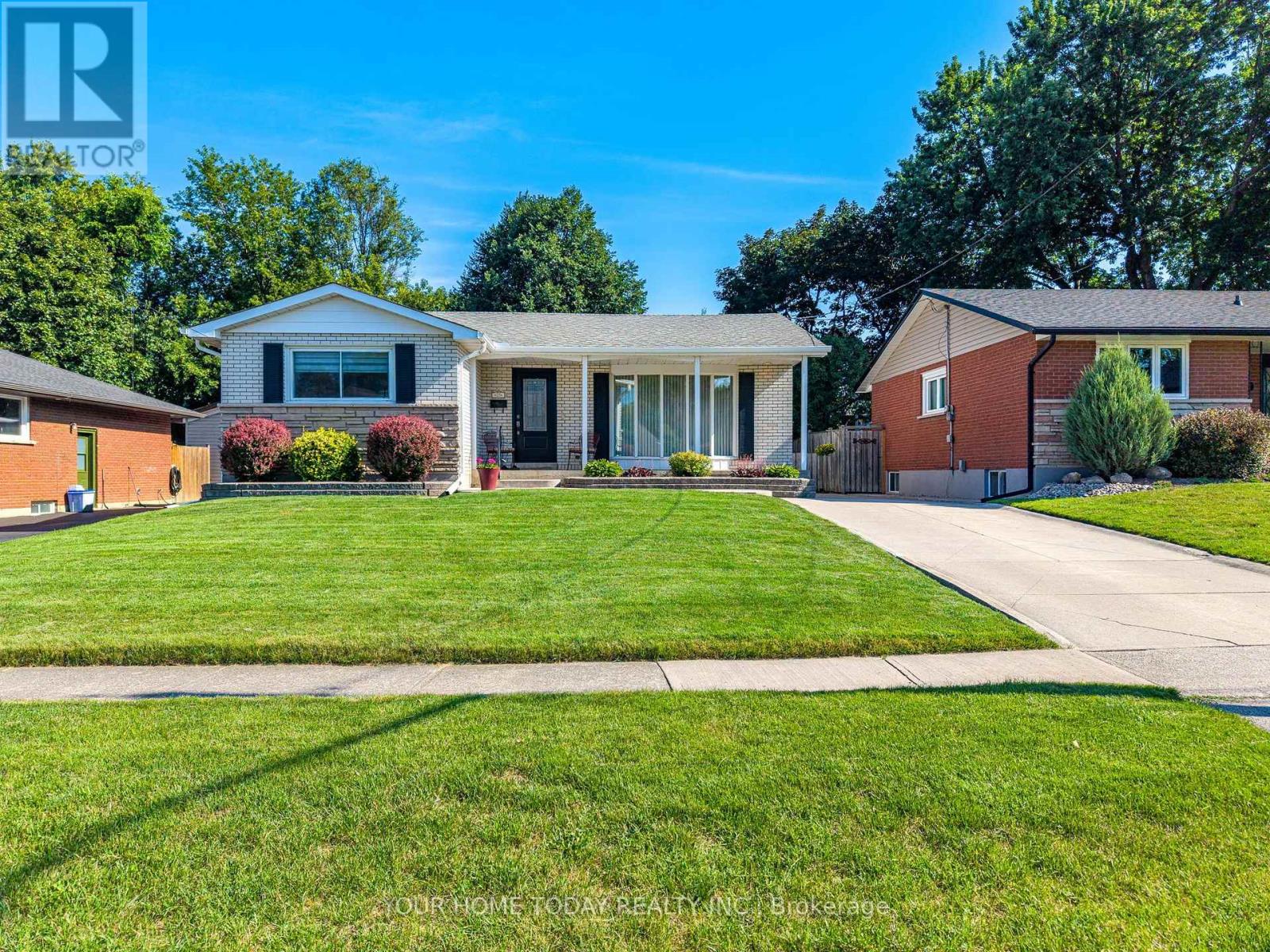 17 Carole Street, Halton Hills (Georgetown), Ontario  L7G 5B4 - Photo 1 - W13633874