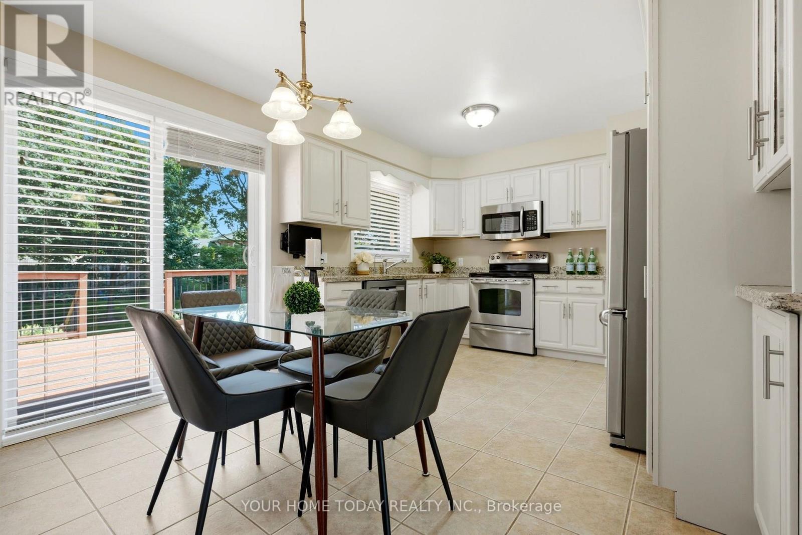 17 Carole Street, Halton Hills (Georgetown), Ontario  L7G 5B4 - Photo 10 - W13633874