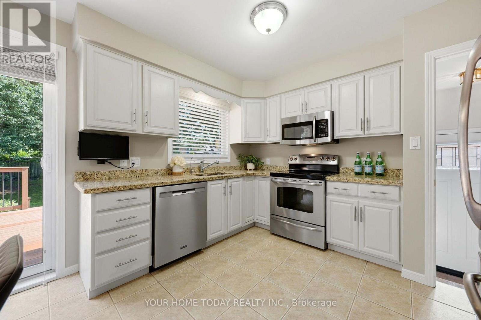 17 Carole Street, Halton Hills (Georgetown), Ontario  L7G 5B4 - Photo 11 - W13633874