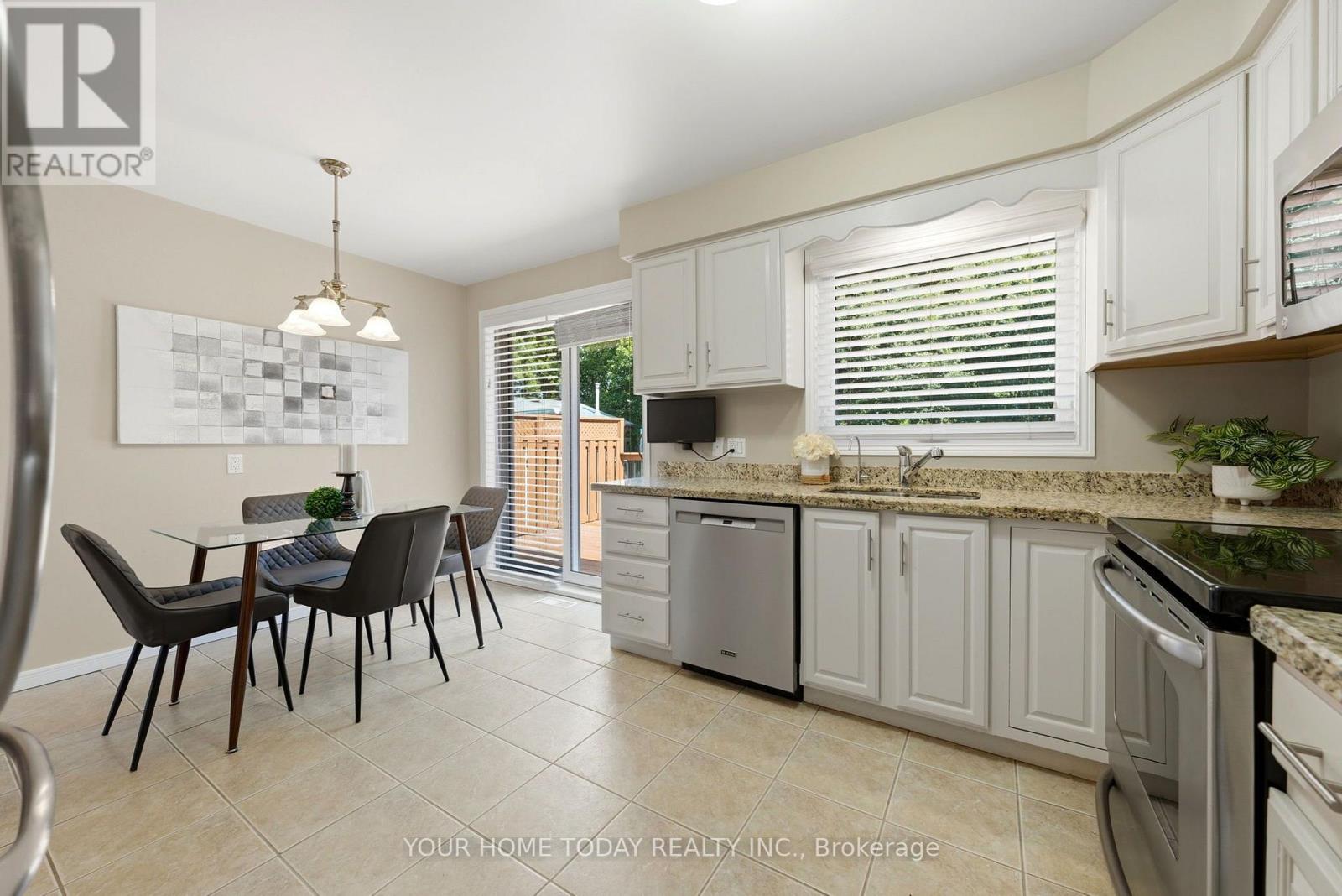 17 Carole Street, Halton Hills (Georgetown), Ontario  L7G 5B4 - Photo 12 - W13633874