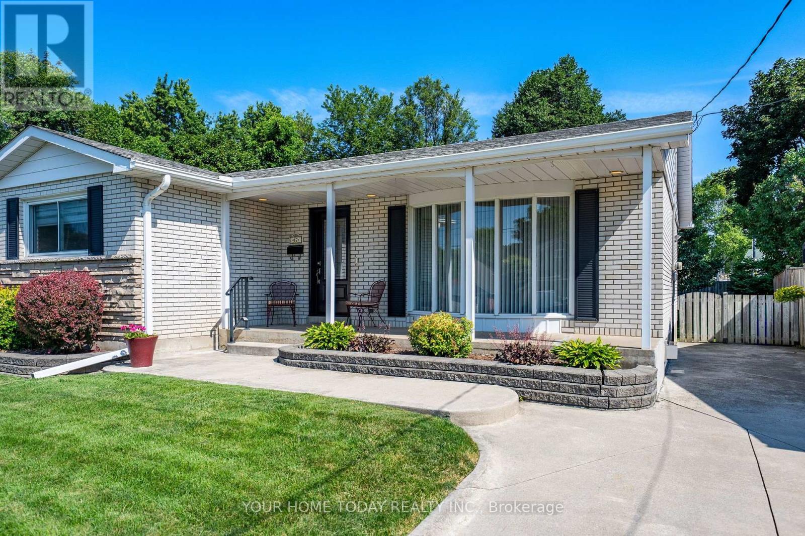 17 Carole Street, Halton Hills (Georgetown), Ontario  L7G 5B4 - Photo 2 - W13633874