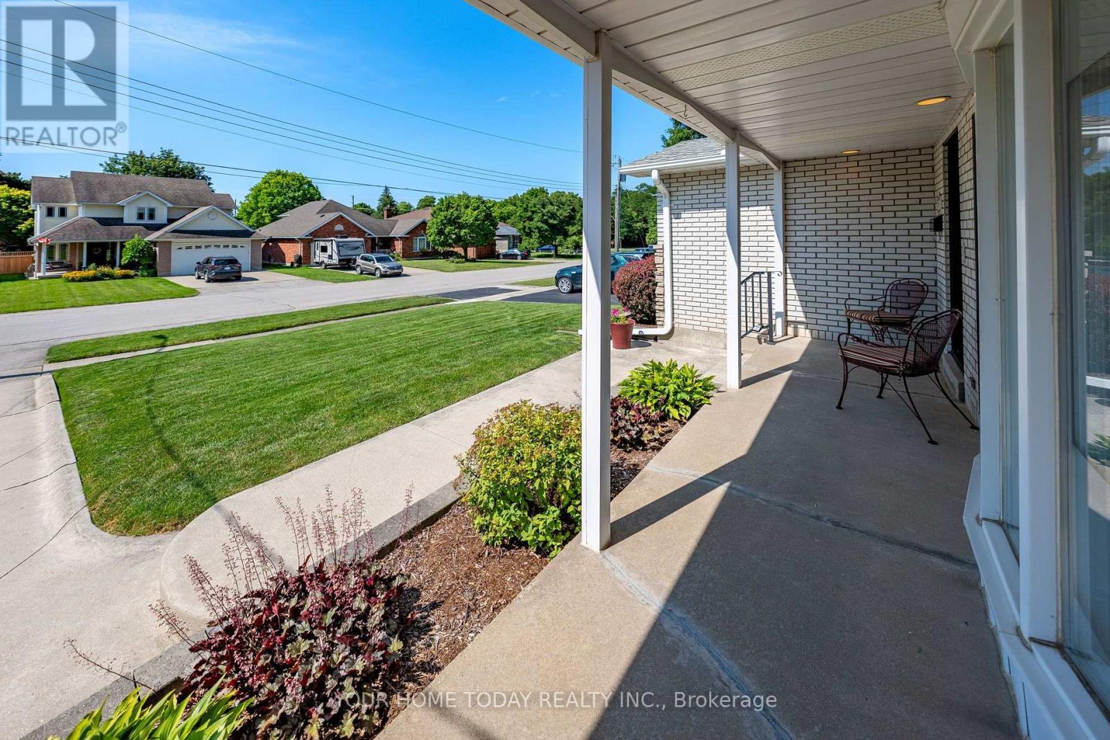 17 Carole Street, Halton Hills (Georgetown), Ontario  L7G 5B4 - Photo 3 - W13633874