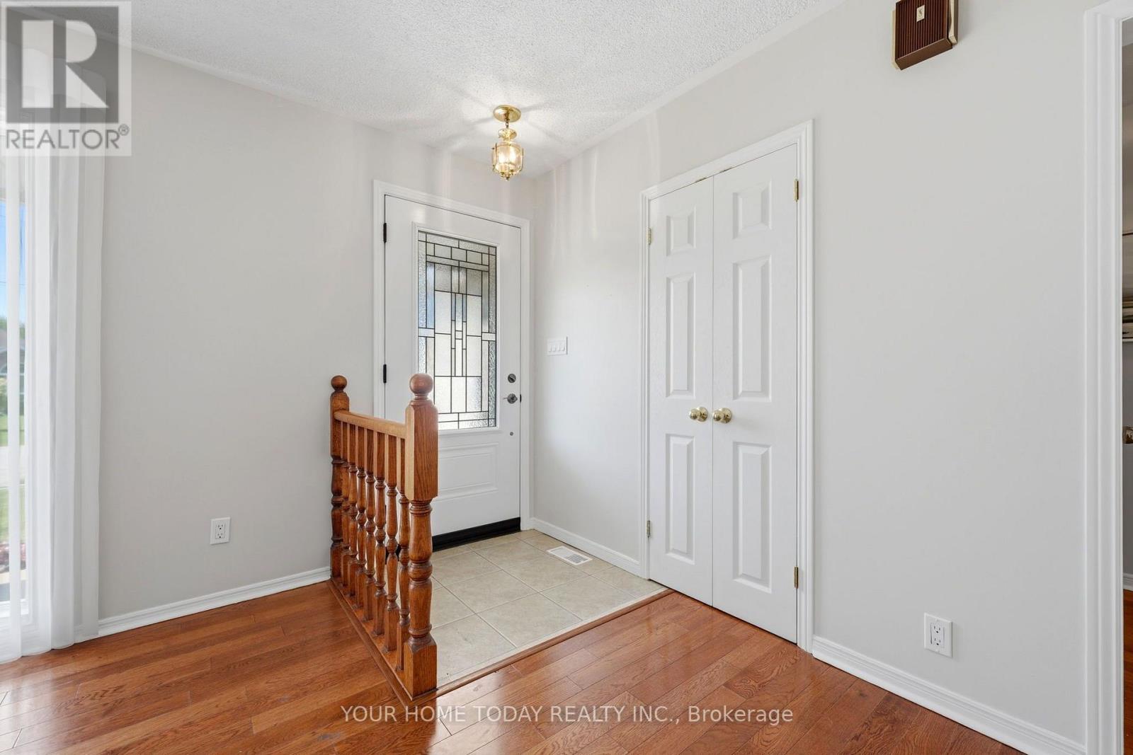 17 Carole Street, Halton Hills (Georgetown), Ontario  L7G 5B4 - Photo 4 - W13633874