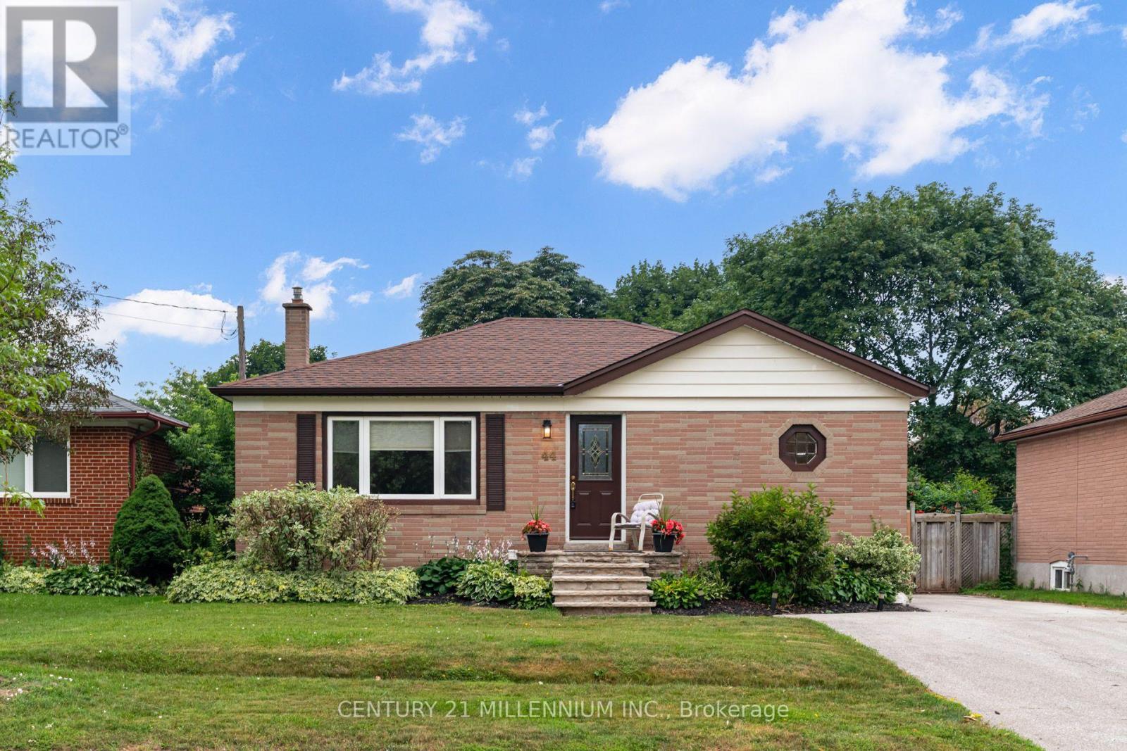 44 Byron Street, Halton Hills (Georgetown), Ontario  L7G 3W7 - Photo 1 - W13635238