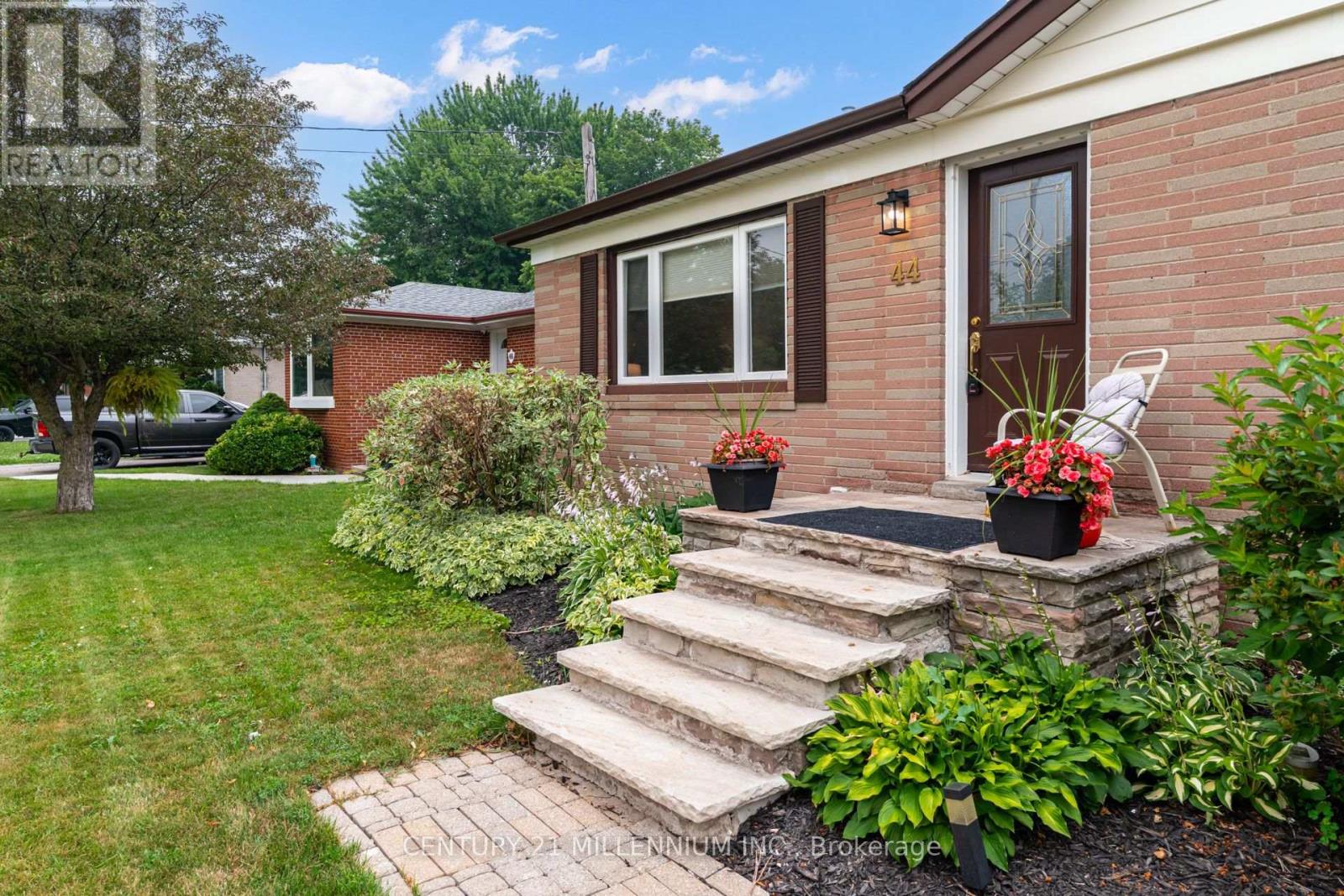 44 Byron Street, Halton Hills (Georgetown), Ontario  L7G 3W7 - Photo 3 - W13635238