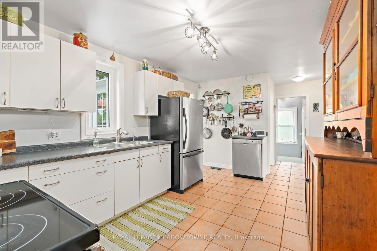 30 Victoria Street, Halton Hills (Georgetown), Ontario  L7G 3N6 - Photo 12 - W13639274