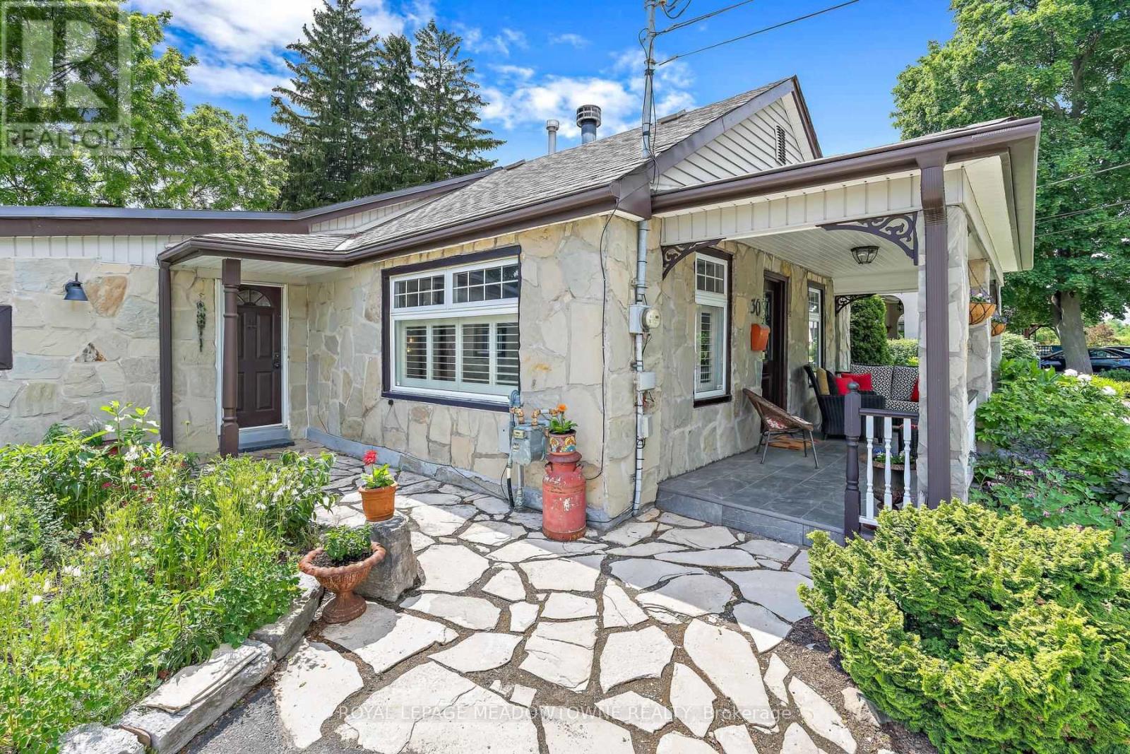 30 Victoria Street, Halton Hills (Georgetown), Ontario  L7G 3N6 - Photo 3 - W13639274