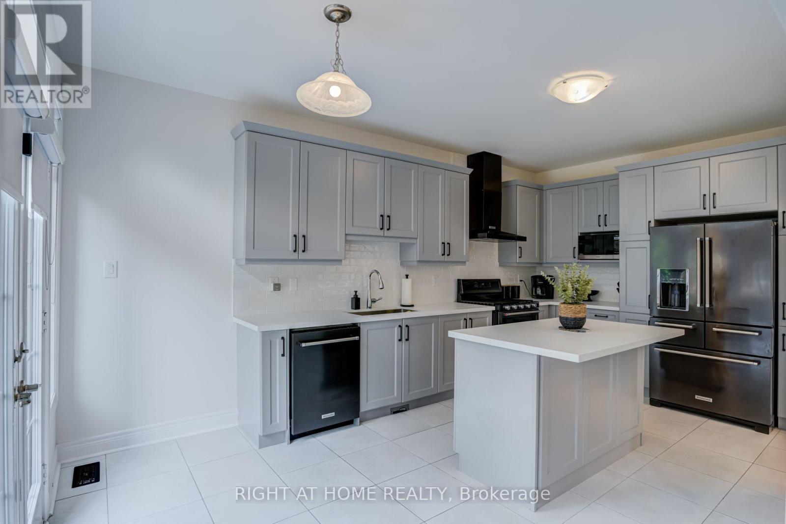 51 Rosewell Crescent, Halton Hills (Georgetown), Ontario  L7G 0N4 - Photo 10 - W13639546