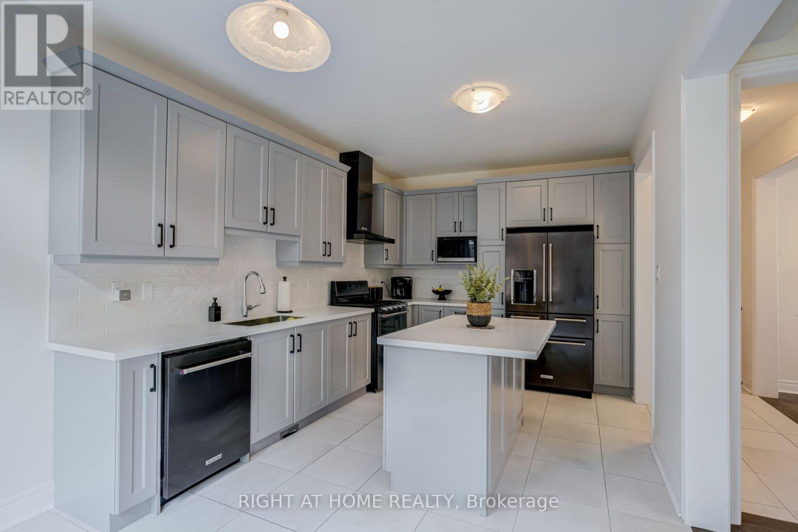 51 Rosewell Crescent, Halton Hills (Georgetown), Ontario  L7G 0N4 - Photo 13 - W13639546