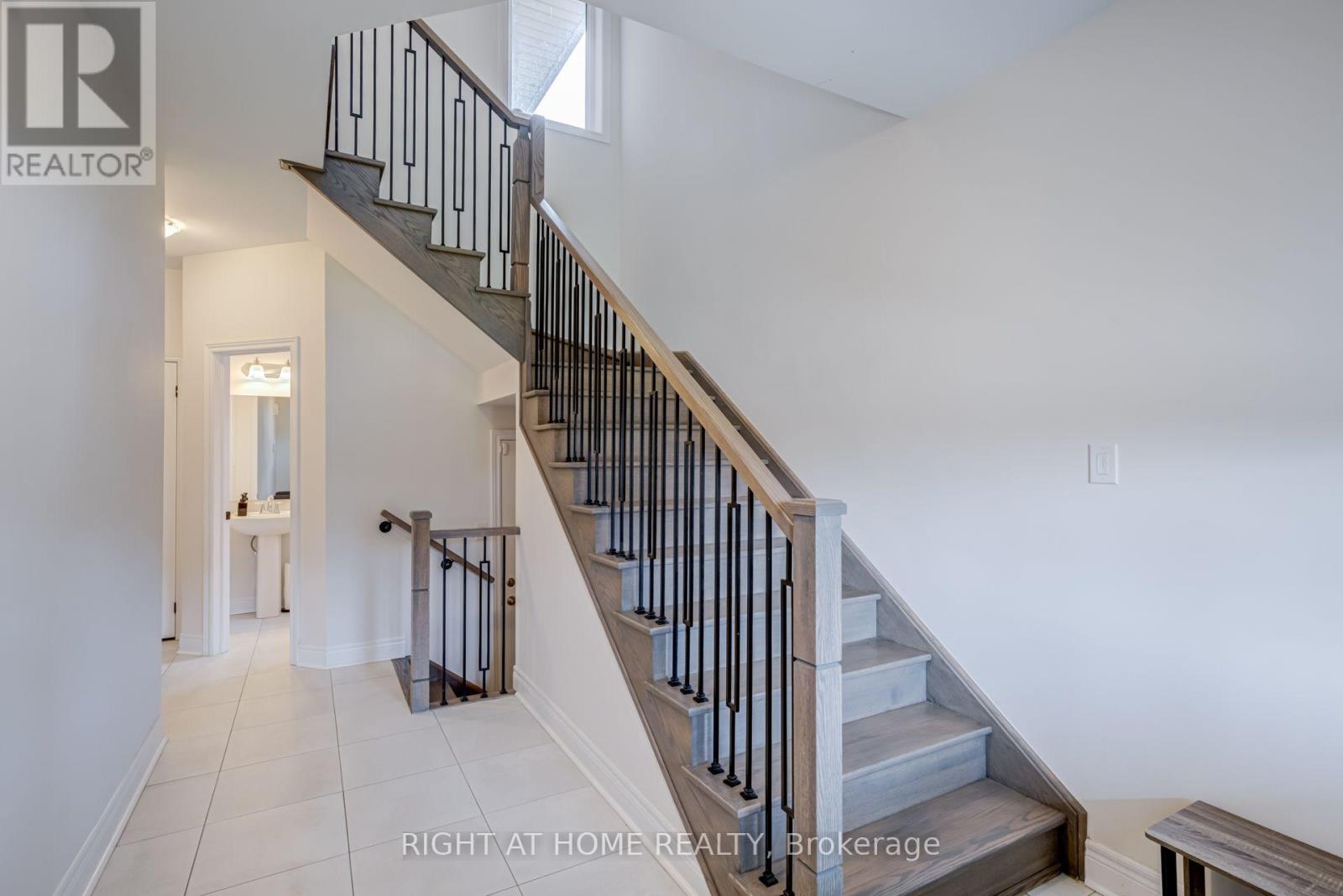 51 Rosewell Crescent, Halton Hills (Georgetown), Ontario  L7G 0N4 - Photo 5 - W13639546