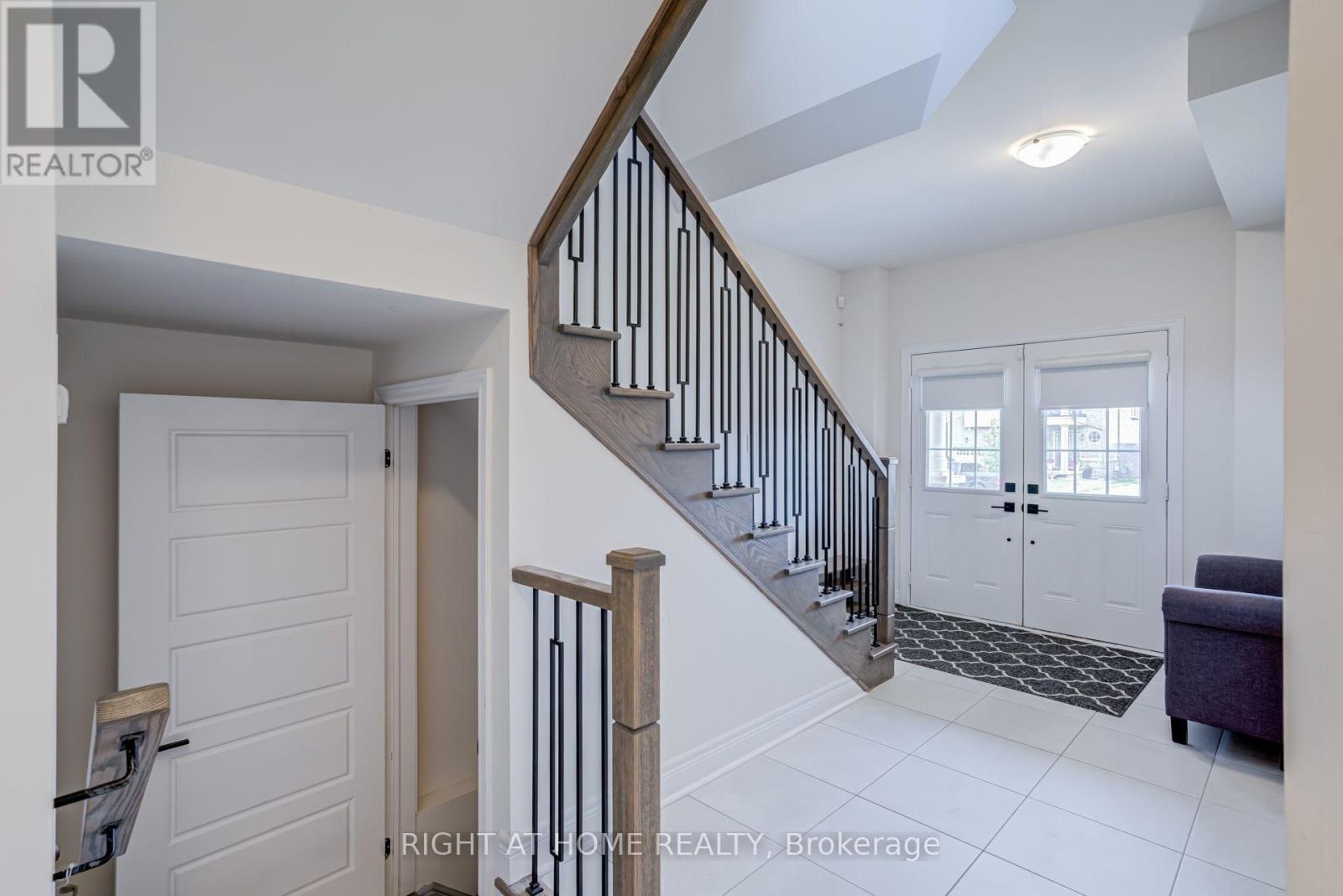 51 Rosewell Crescent, Halton Hills (Georgetown), Ontario  L7G 0N4 - Photo 6 - W13639546