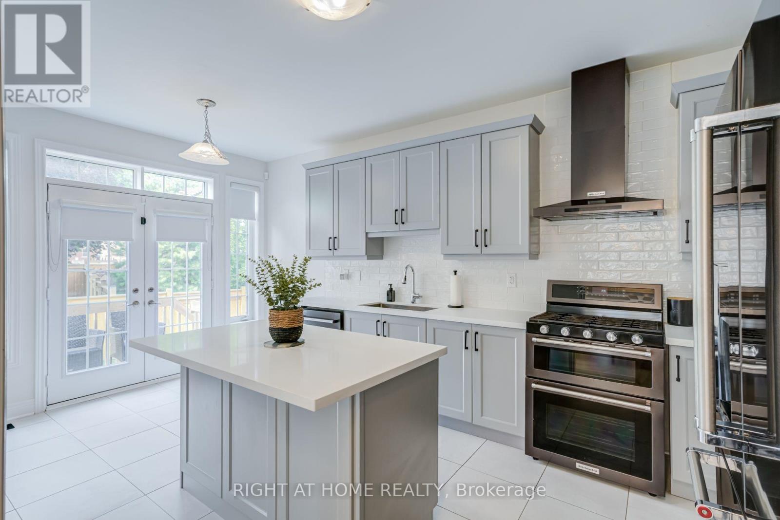 51 Rosewell Crescent, Halton Hills (Georgetown), Ontario  L7G 0N4 - Photo 9 - W13639546