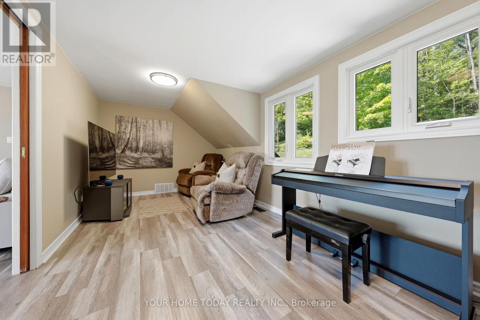 15585 Clayhill Road, Halton Hills (Rural Halton Hills), Ontario  L7G 4S8 - Photo 14 - W13640094