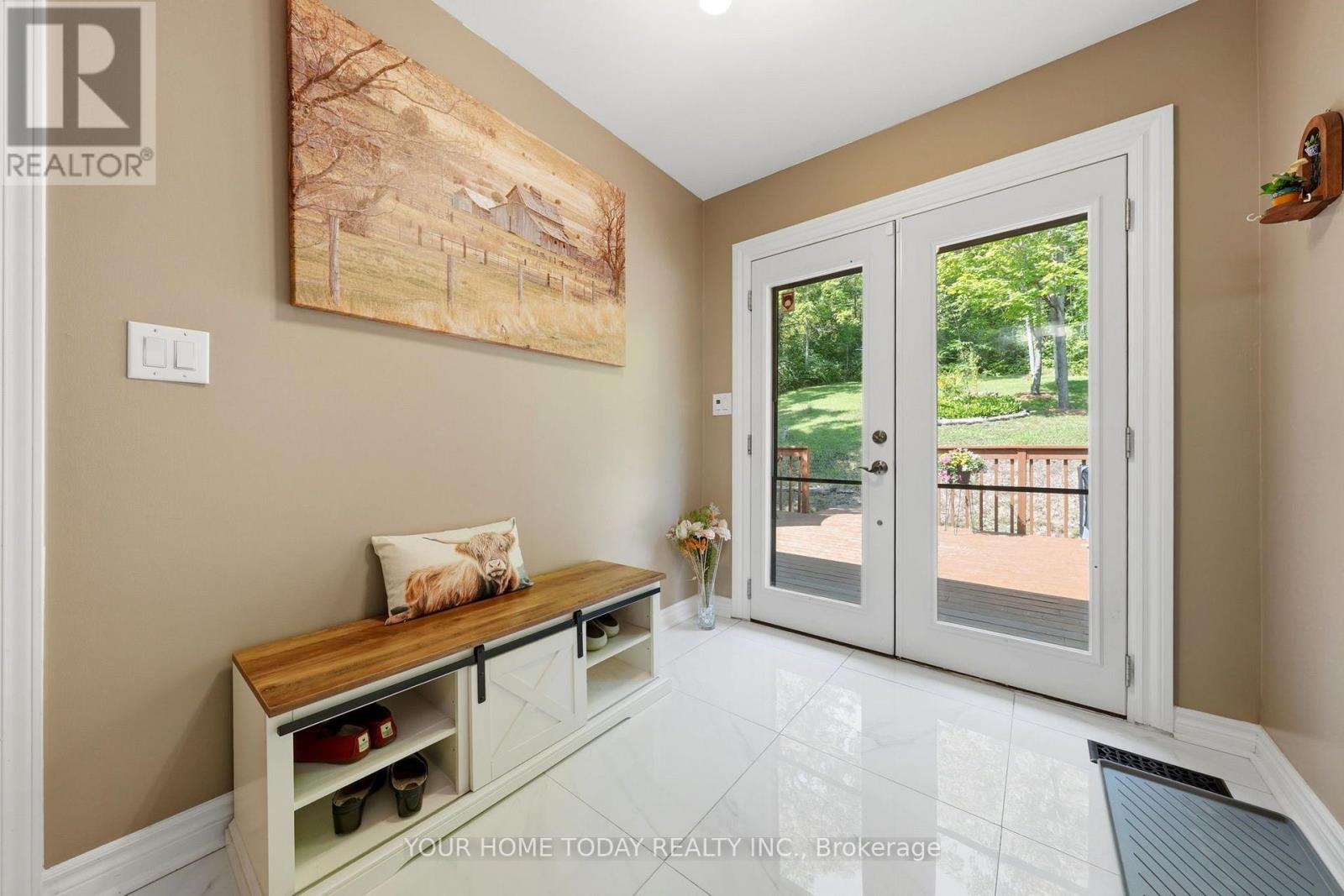 15585 Clayhill Road, Halton Hills (Rural Halton Hills), Ontario  L7G 4S8 - Photo 4 - W13640094