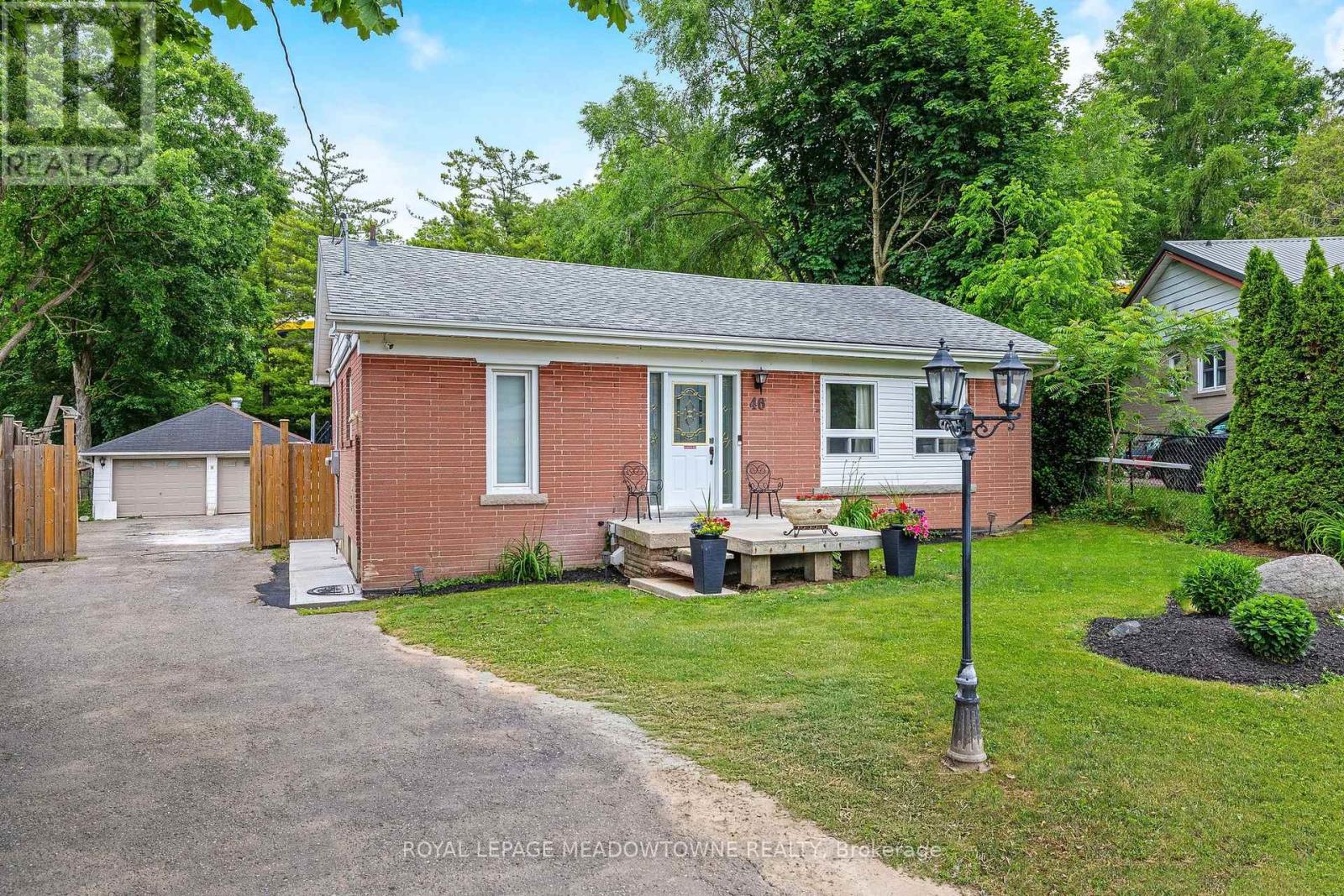 46 Hewson Crescent, Halton Hills (Georgetown), Ontario  L7G 2N9 - Photo 1 - W13644974