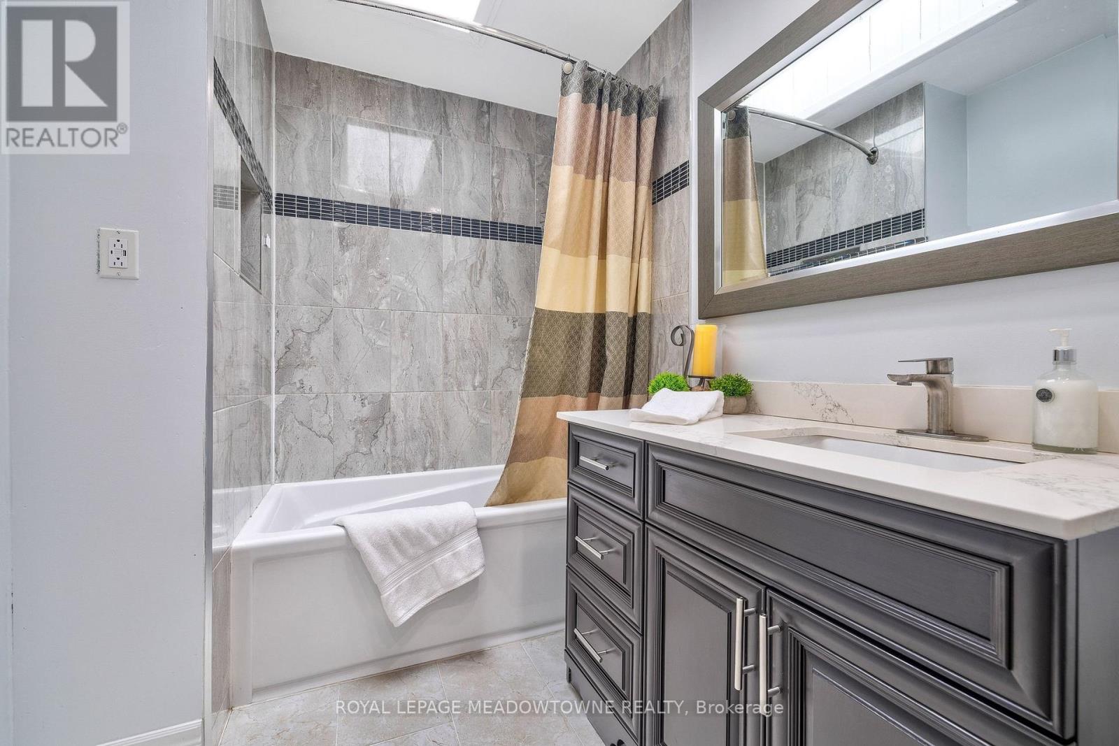 46 Hewson Crescent, Halton Hills (Georgetown), Ontario  L7G 2N9 - Photo 17 - W13644974