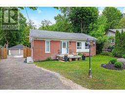 <div class="price">$949,900</div> 46 Hewson Crescent, Halton Hills (Georgetown)<br><div style="margin-bottom:8px;"><small>Royal LePage Meadowtowne Realty</small></div><div class='bed_bath'>4 Bed | 2 Bath</div>