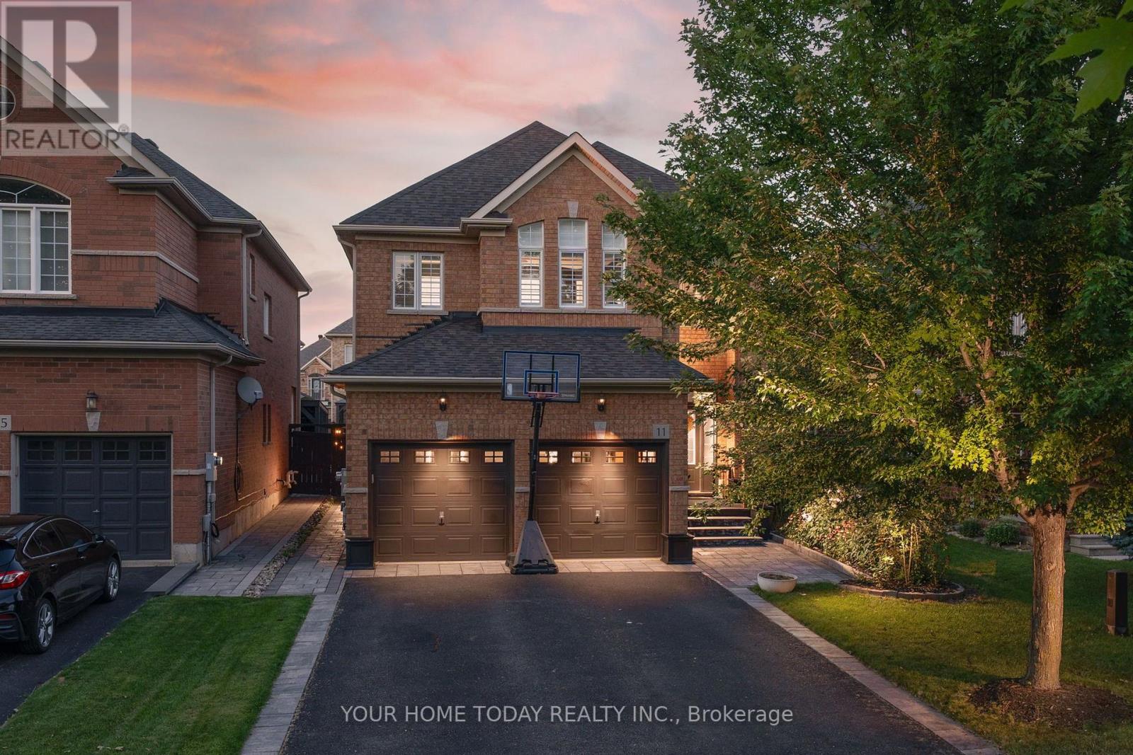 11 Orchid Avenue, Halton Hills (Georgetown), Ontario  L7G 6L7 - Photo 1 - W13646268