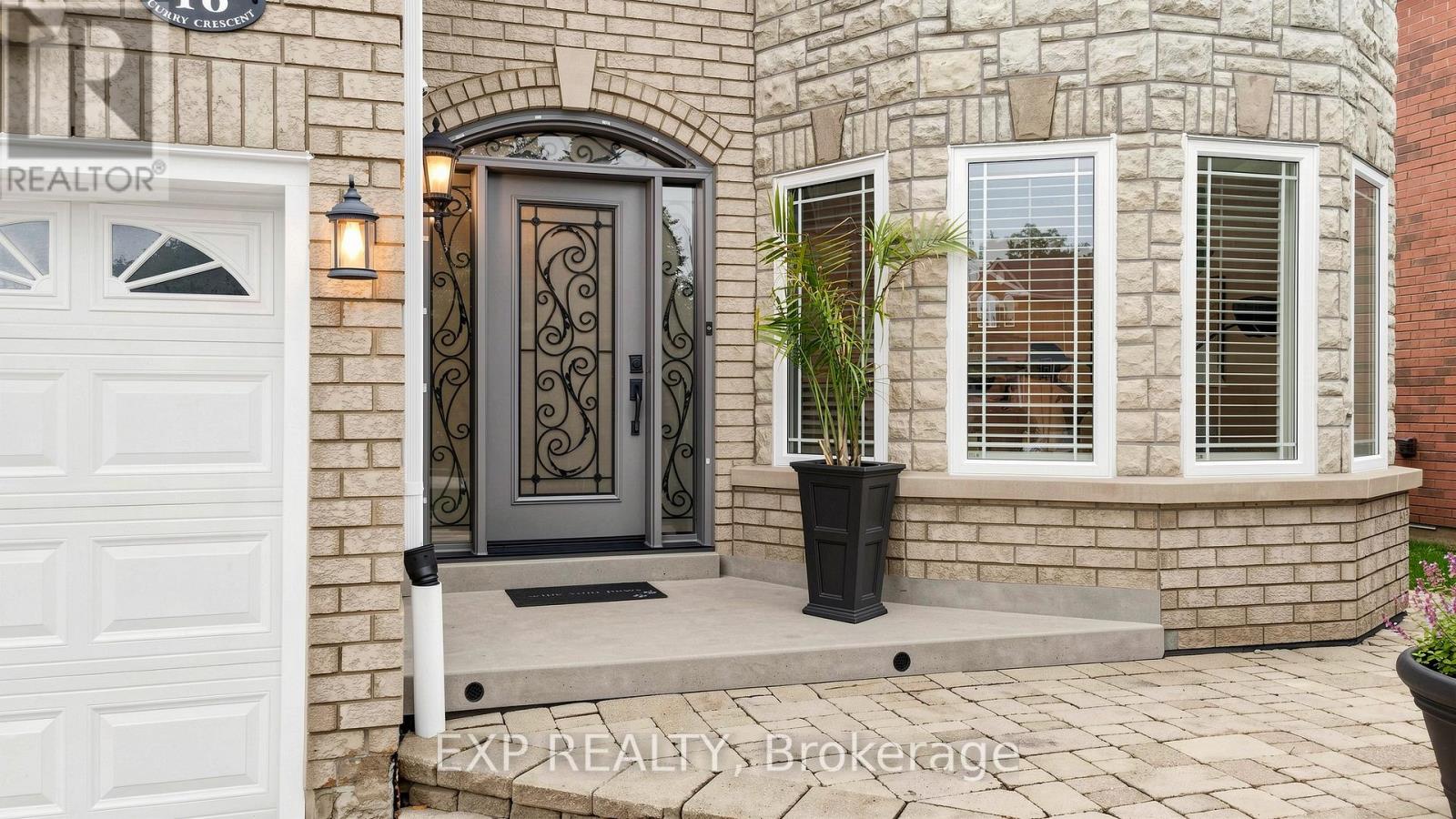 16 Curry Crescent, Halton Hills (Georgetown), Ontario  L7G 5L4 - Photo 2 - W13647866