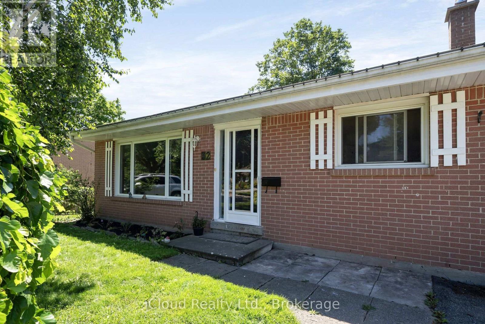 32 Mowbray Place, Halton Hills (Ac Acton), Ontario  L7J 2J8 - Photo 1 - W13648286