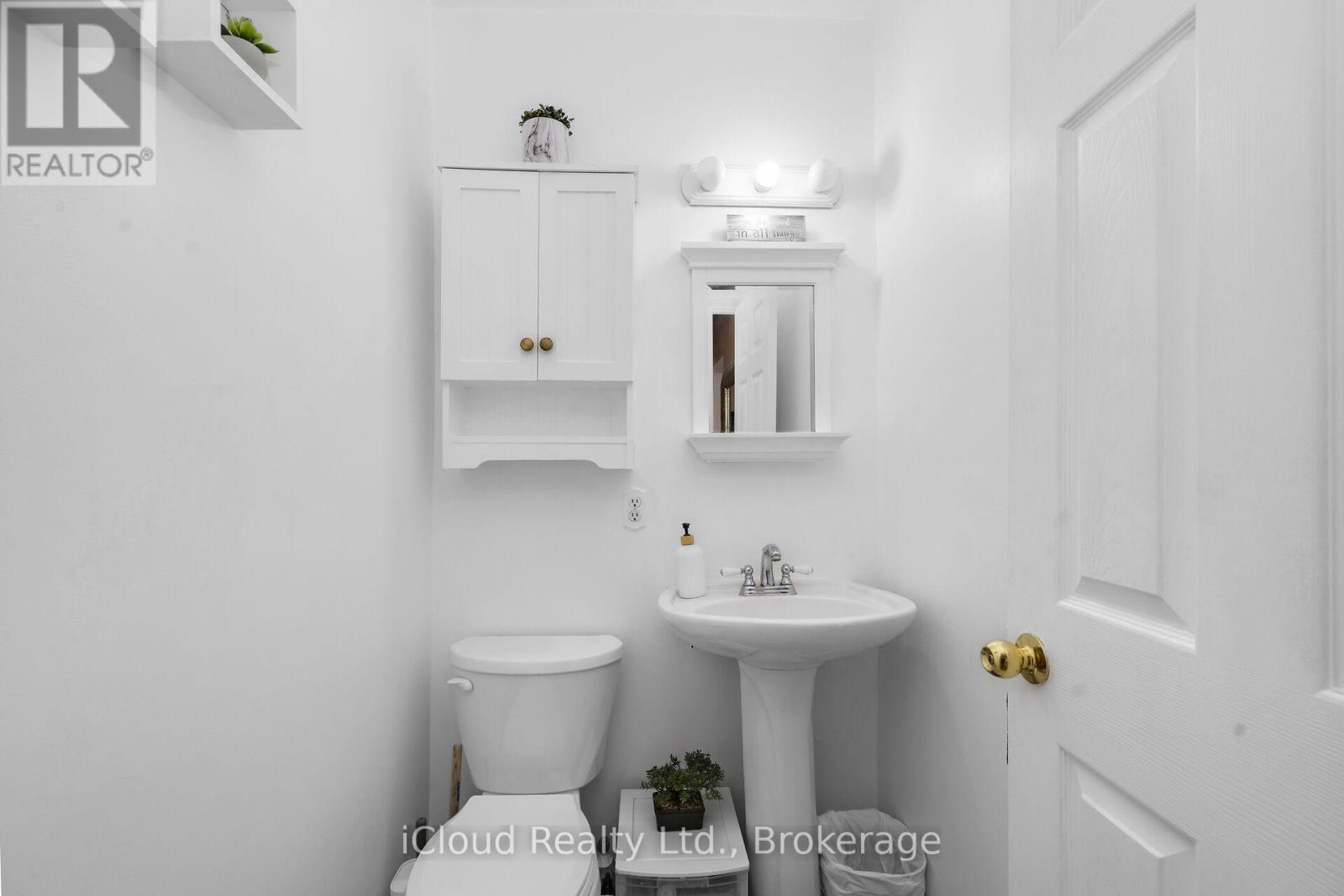 32 Mowbray Place, Halton Hills (Ac Acton), Ontario  L7J 2J8 - Photo 18 - W13648286