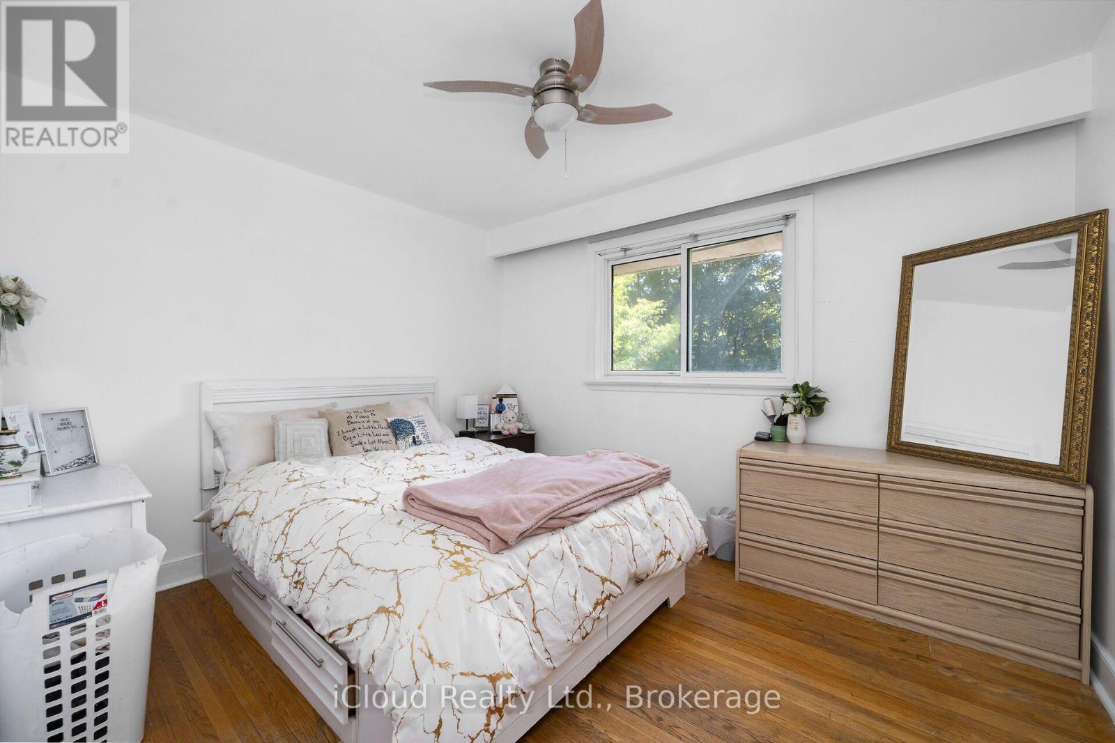 32 Mowbray Place, Halton Hills (Ac Acton), Ontario  L7J 2J8 - Photo 19 - W13648286