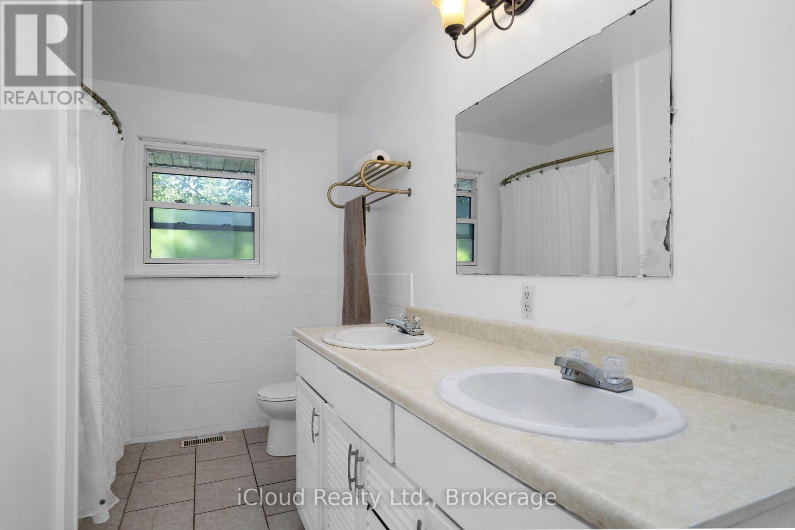 32 Mowbray Place, Halton Hills (Ac Acton), Ontario  L7J 2J8 - Photo 21 - W13648286