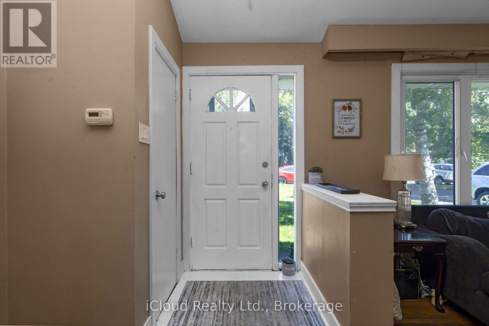 32 Mowbray Place, Halton Hills (Ac Acton), Ontario  L7J 2J8 - Photo 3 - W13648286