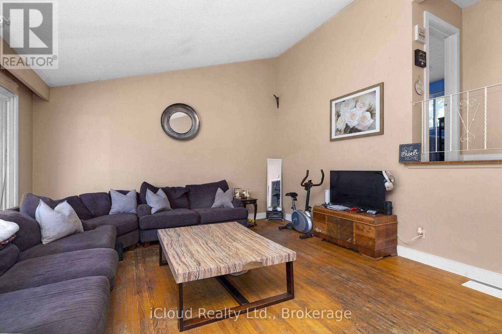 32 Mowbray Place, Halton Hills (Ac Acton), Ontario  L7J 2J8 - Photo 5 - W13648286