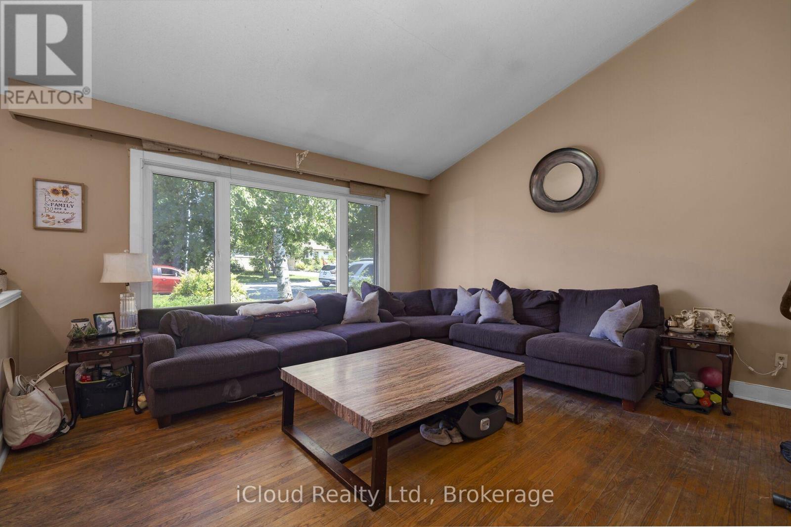 32 Mowbray Place, Halton Hills (Ac Acton), Ontario  L7J 2J8 - Photo 6 - W13648286
