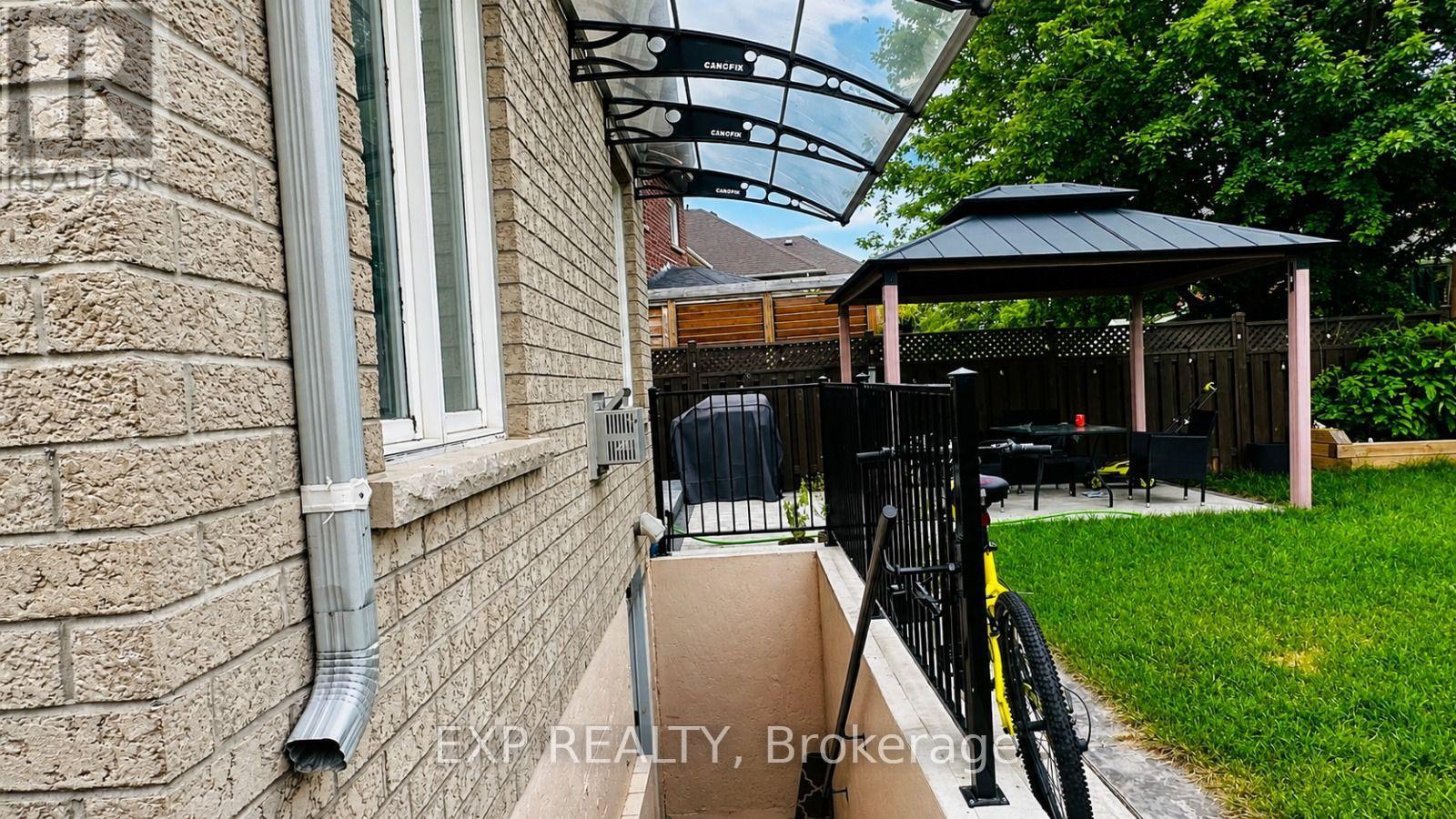 6 Lily Lane, Halton Hills (Georgetown), Ontario  L7G 6M3 - Photo 4 - W13648472