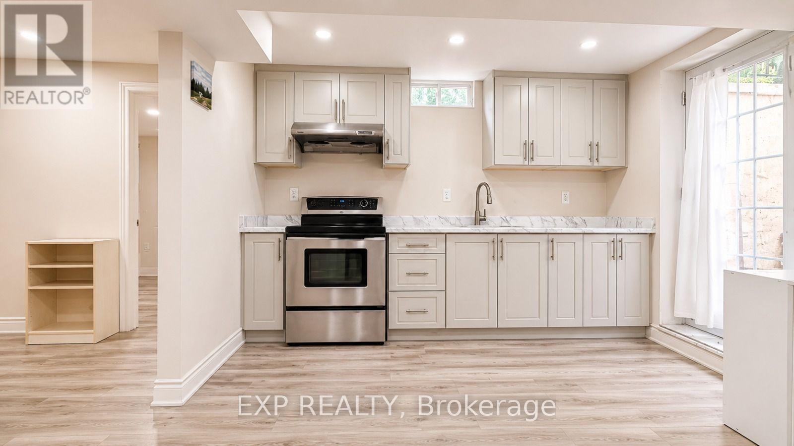 6 Lily Lane, Halton Hills (Georgetown), Ontario  L7G 6M3 - Photo 7 - W13648472