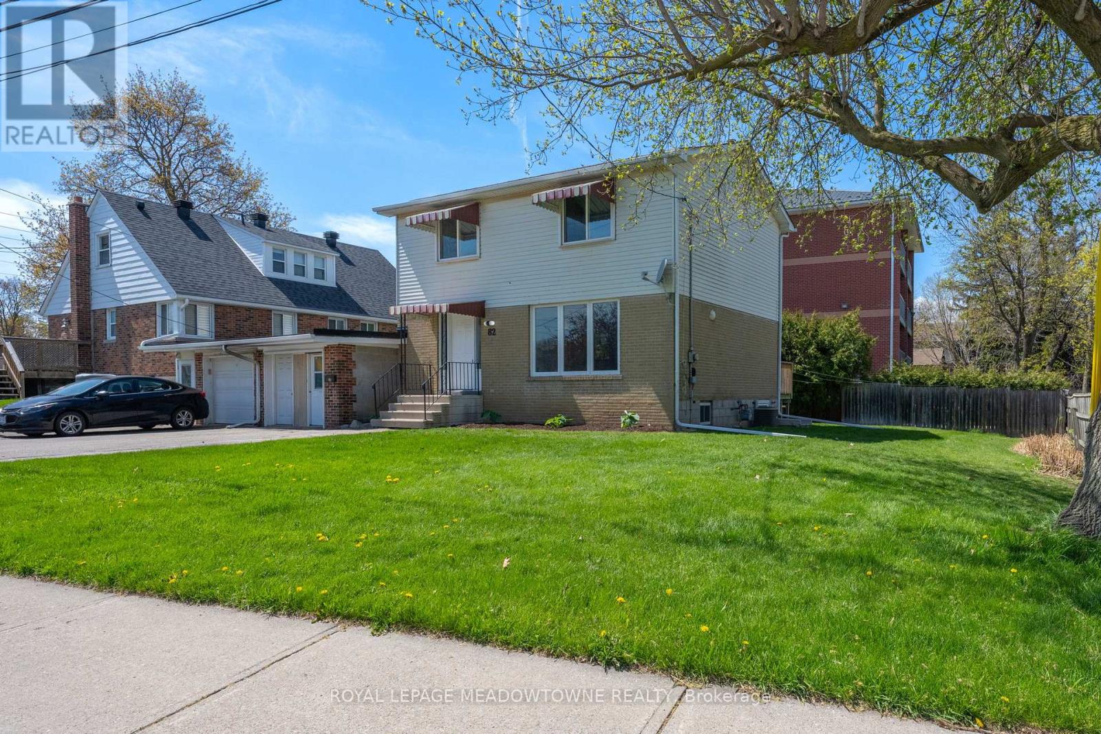 82 Maple Avenue, Halton Hills (Georgetown), Ontario  L7G 1X7 - Photo 2 - W13649670