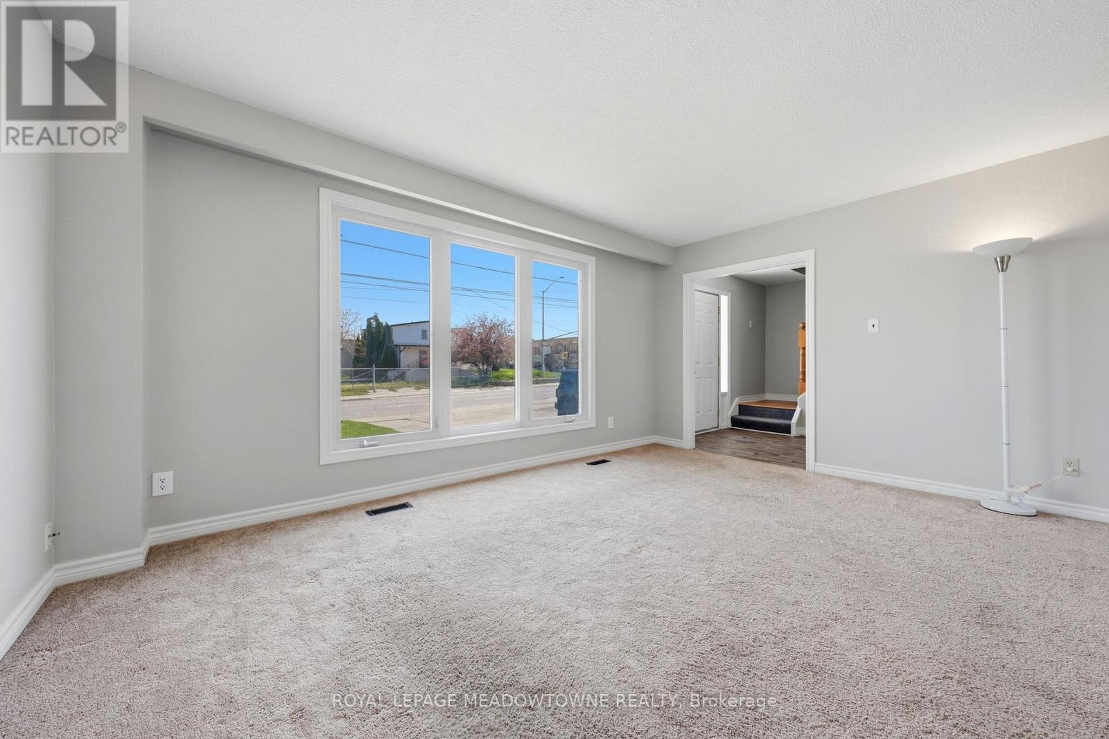 82 Maple Avenue, Halton Hills (Georgetown), Ontario  L7G 1X7 - Photo 6 - W13649670