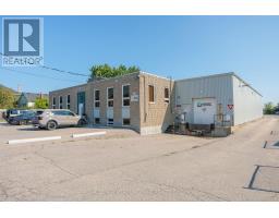 <div class="price">$15.25<small> / ft<sup>2</sup></small></div> 79 Mountainview Road N, Halton Hills (Georgetown)<br><div style="margin-bottom:8px;"><small>Royal LePage Meadowtowne Realty</small></div>