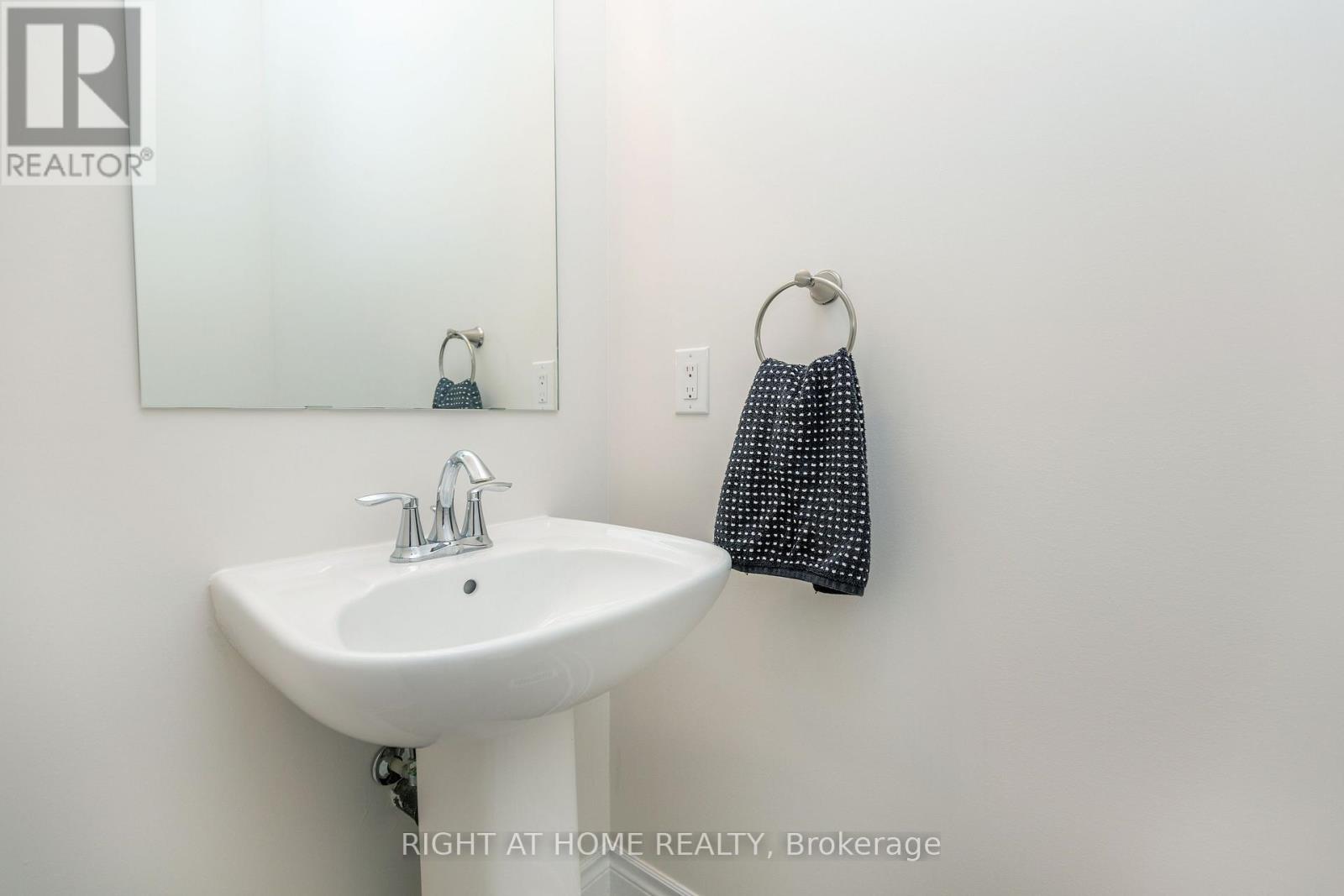 8 Monarch Drive, Halton Hills (Georgetown), Ontario  L7G 0H9 - Photo 11 - W13655948