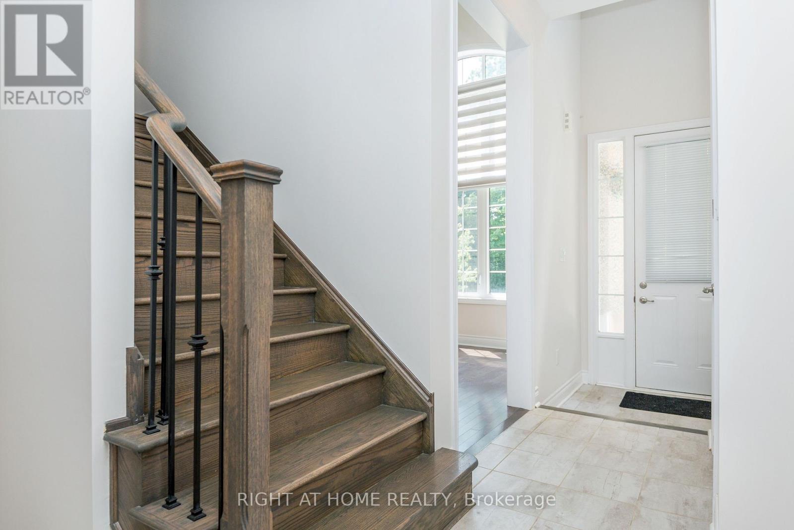 8 Monarch Drive, Halton Hills (Georgetown), Ontario  L7G 0H9 - Photo 5 - W13655958