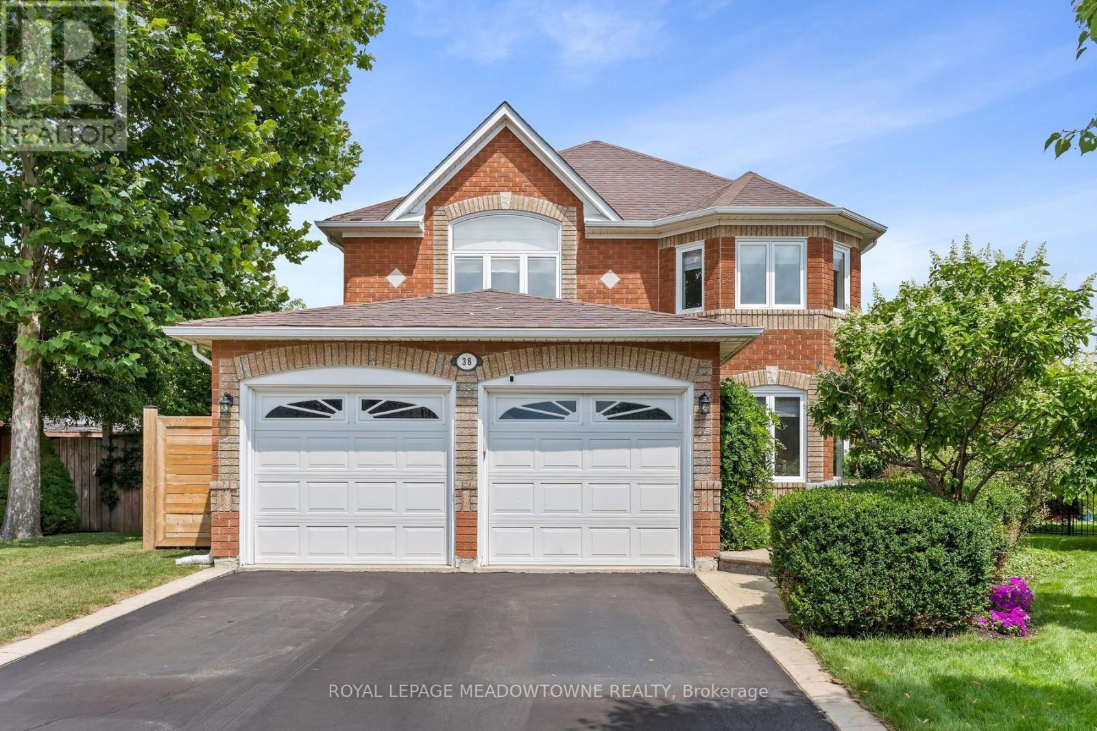 38 Chester Crescent, Halton Hills (Georgetown), Ontario  L7G 5W5 - Photo 1 - W13656424