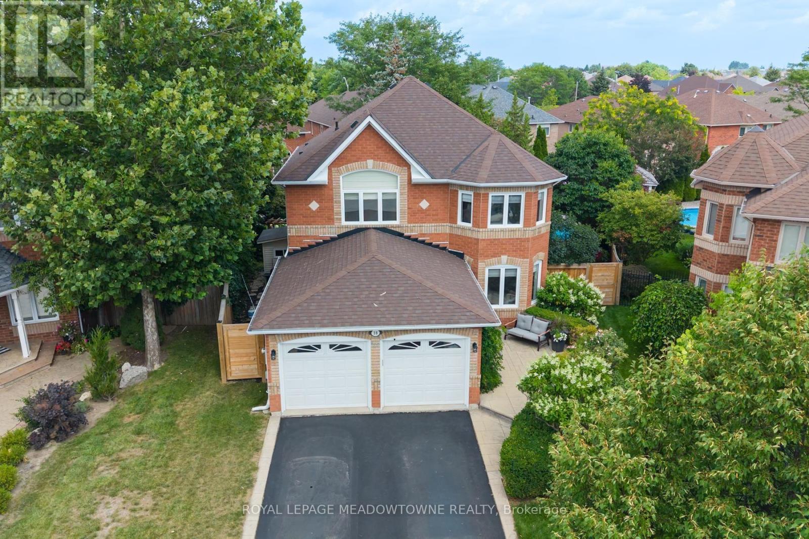 38 Chester Crescent, Halton Hills (Georgetown), Ontario  L7G 5W5 - Photo 2 - W13656424
