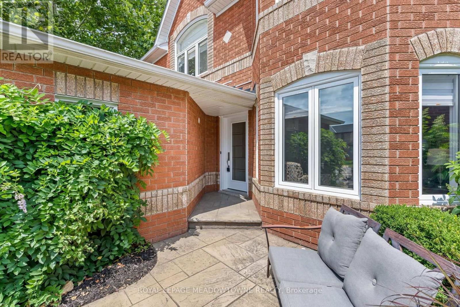38 Chester Crescent, Halton Hills (Georgetown), Ontario  L7G 5W5 - Photo 6 - W13656424