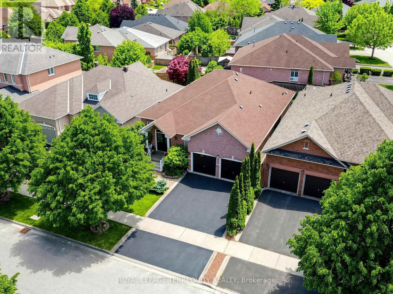 19 Johnson Crescent, Halton Hills (Georgetown), Ontario  L7G 6C9 - Photo 2 - W13656630