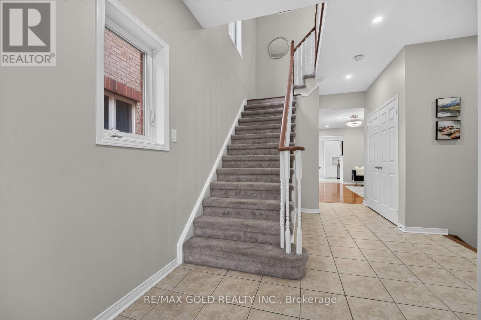 106 Meadowlark Drive, Halton Hills (Georgetown), Ontario  L7G 6N6 - Photo 12 - W13662874