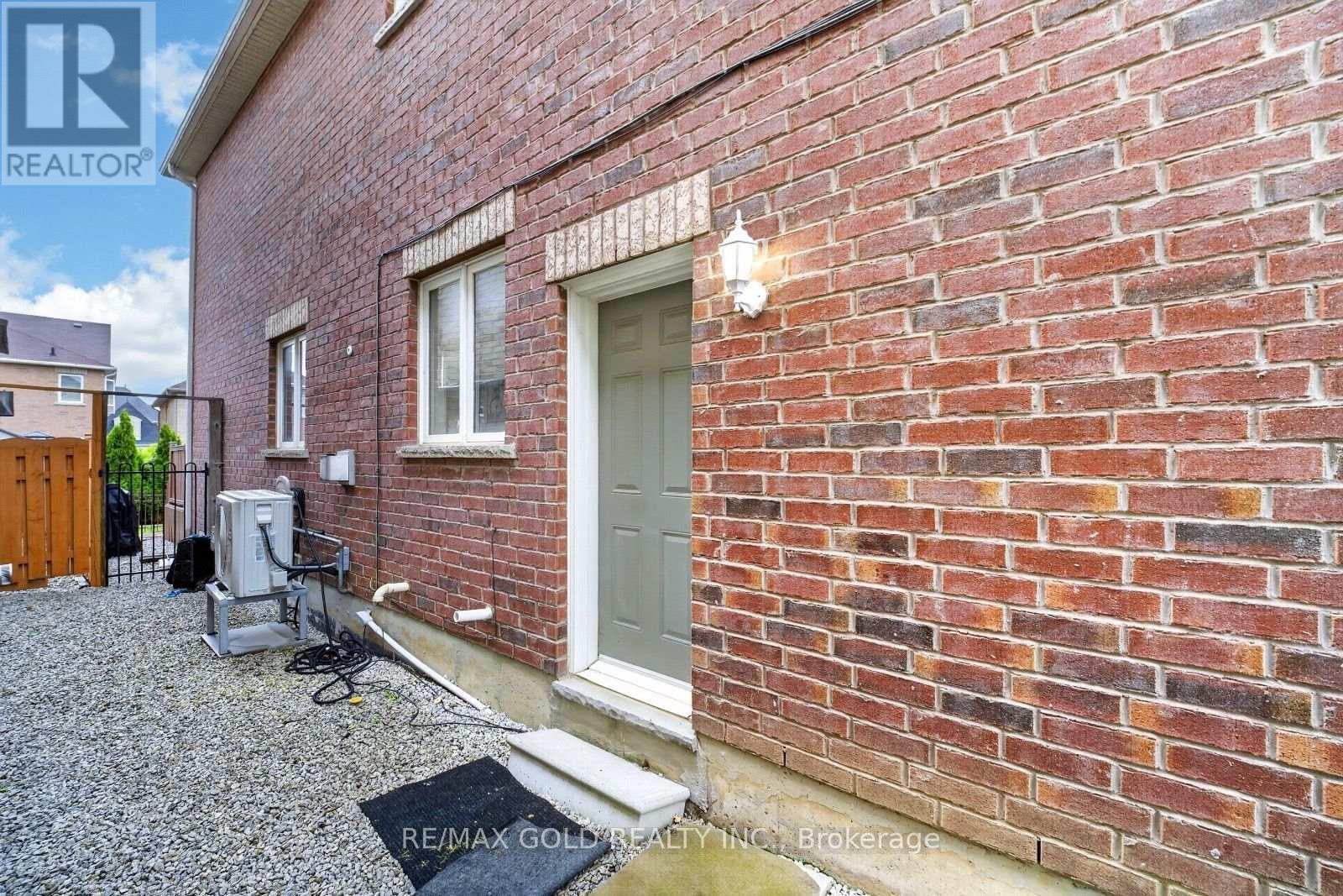 106 Meadowlark Drive, Halton Hills (Georgetown), Ontario  L7G 6N6 - Photo 2 - W13662874