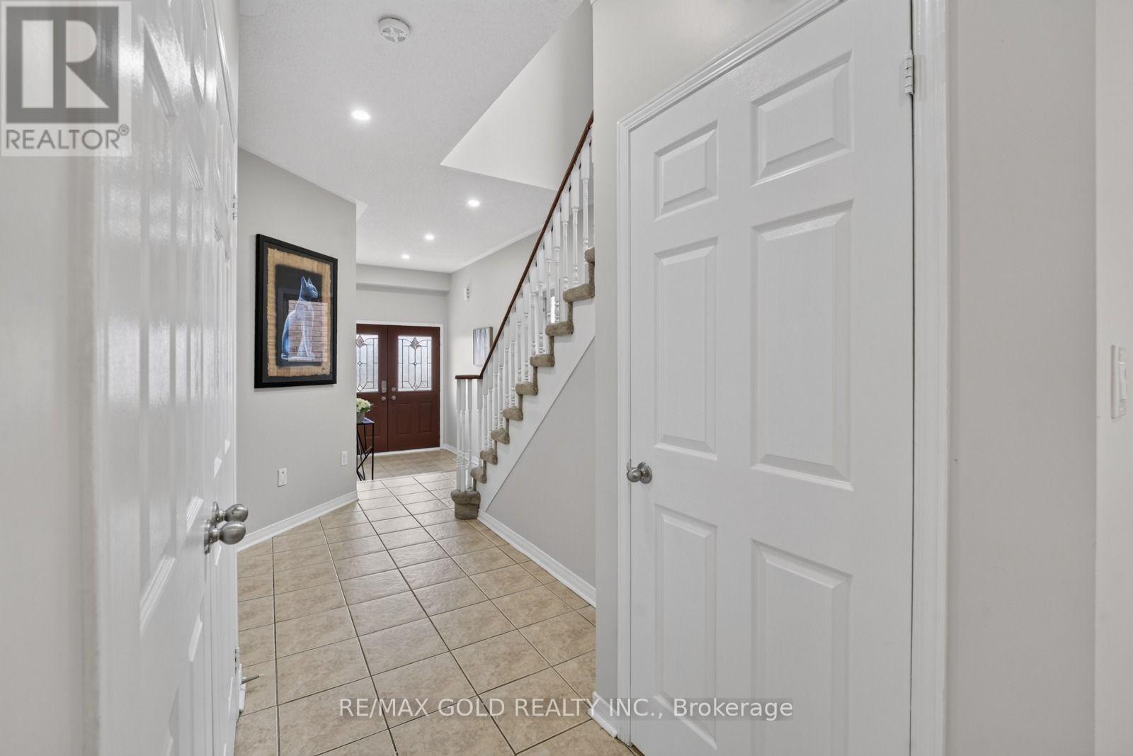 106 Meadowlark Drive, Halton Hills (Georgetown), Ontario  L7G 6N6 - Photo 4 - W13662874